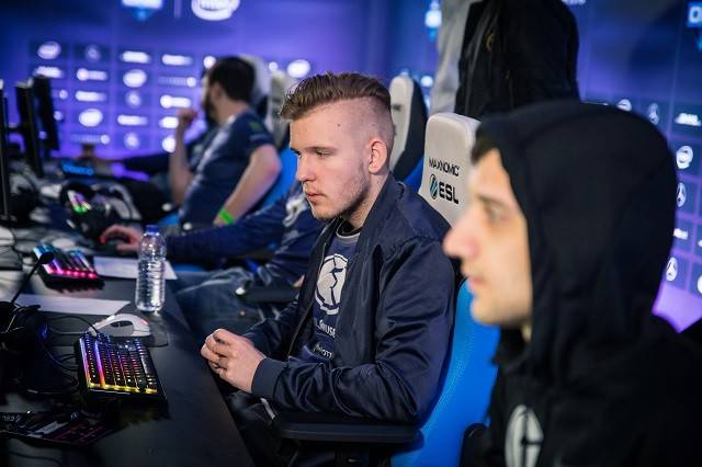 在十三水这 在十三水这