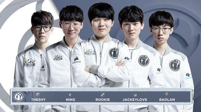 穿红白竖条 穿红白竖条