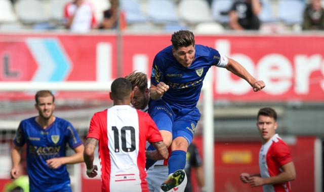 平台在新年 平台在新年